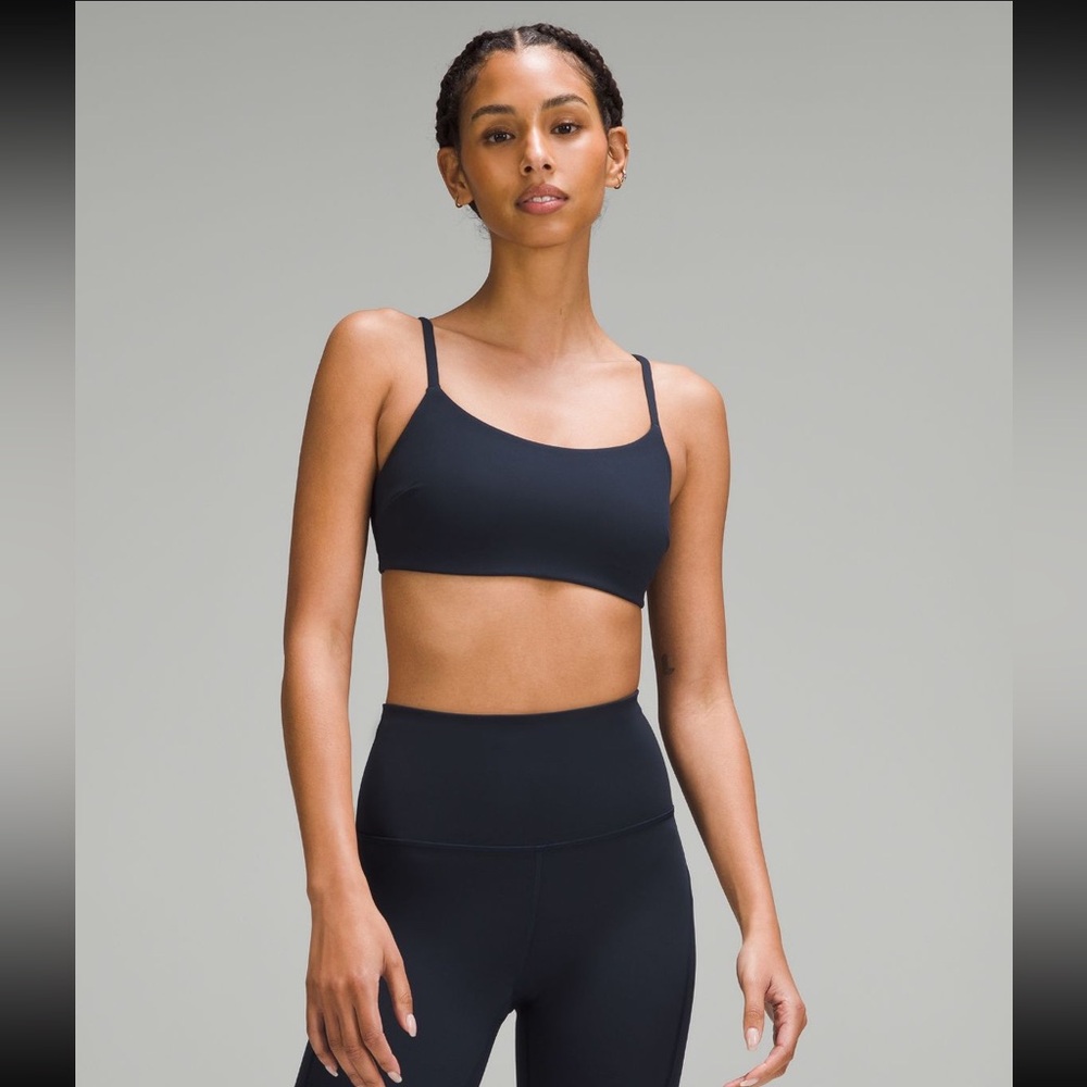 Lululemon train strappy racer sports bra in navy, size 8 womens